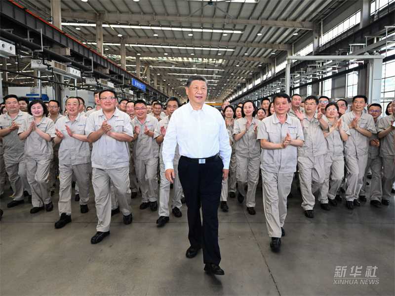 Ο Σι Τζινπ?νγκ επιθεωρε? την π?λη Λουογι?νγκ στην κεντρικ? Κ?να