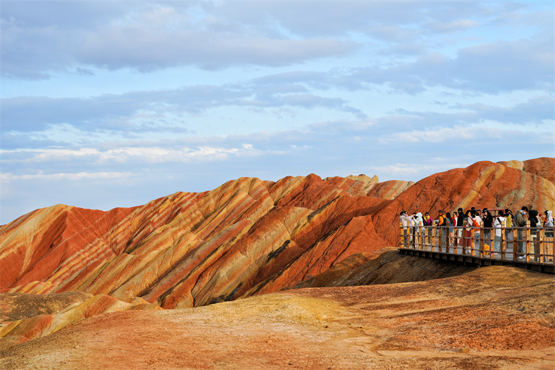 Επαρχ?α Γκανσο?: Η πολ?χρωμη Ντ?νσια καλωσορ?ζει επισκ?πτε?