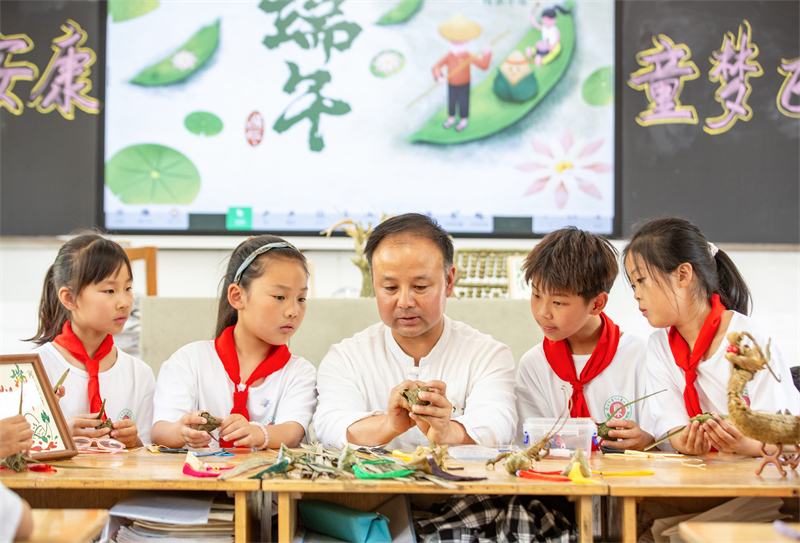 Επαρχ?α Τζιανγκσο?: ?υλη Πολιτιστικ? Κληρονομι? Στο Σχολε?ο