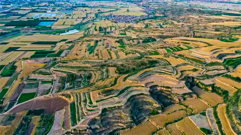 Επαρχ?α Σανσ?: Το ?μορφο τοπ?ο τη? καλοκαιριν?? γεωργικ?? γη?