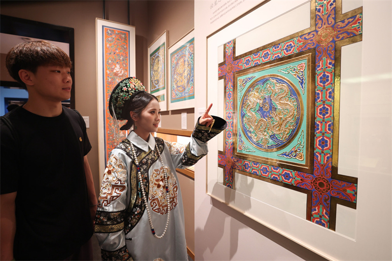 Αρχιτεκτονικ? ζωγραφικ? σε ?κθεση στο Πεκ?νο