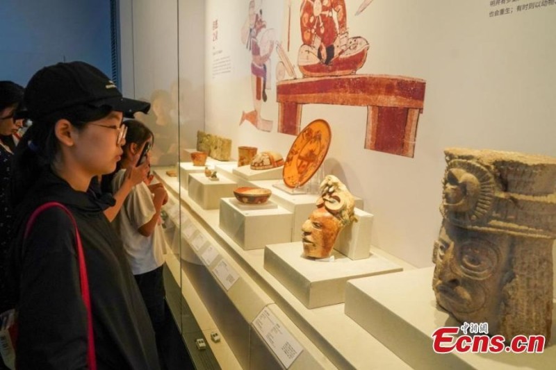 ?κθεση με θ?μα του? Μ?για, το Σ?ιμπα και το Σ?μπαν στο Χεν?ν