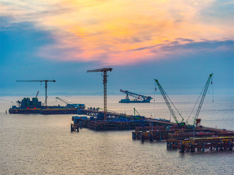 Επαρχ?α Τζετζι?νγκ: Επιταχ?νεται η κατασκευ? τη? Διαθαλ?σσια? Σιδηροδρομικ?? Γ?φυρα? του Κ?λπου Χανγκτζ?ου