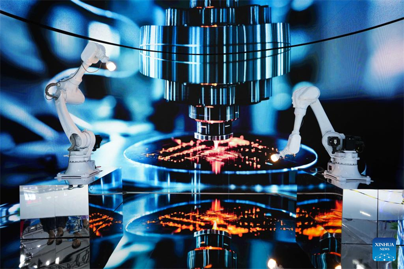 Ρομποτικο? βραχ?ονε? παρουσι?ζονται κατ? τη δι?ρκεια τη? 9η? ?κθεση? Κ?να?-Ν?τια? Ασ?α? στην π?λη Κουνμ?νγκ τη? επαρχ?α? Γιουν?ν, στι? 22 Ιουν?ου του 2025. (Φωτογραφ?α / Xinhua)