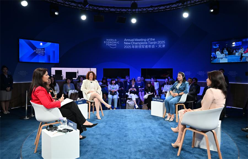 Το θεριν? φ?ρουμ του Νταβ?? για το 2025 ξεκιν? στην π?λη Τιεντζ?ν τη? β?ρεια? Κ?να?