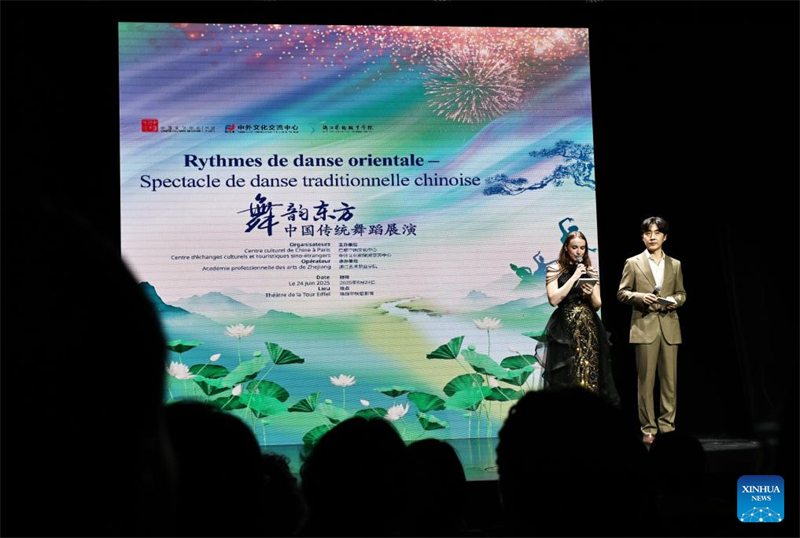 Παραδοσιακ? κινεζικ? χορευτικ? σ?ου στο Παρ?σι