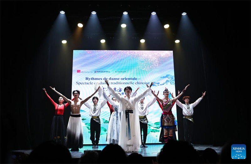 Παραδοσιακ? κινεζικ? χορευτικ? σ?ου στο Παρ?σι