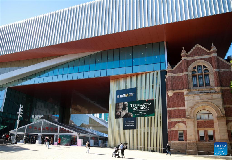 Αφ?σε? τη? ?κθεση? "Πολεμιστ?? Τερακ?τα: Κληρονομι? του Πρ?του Αυτοκρ?τορα" στο Μουσε?ο Boola Bardip τη? Δυτικ?? Αυστραλ?α? στο Περθ τη? Αυστραλ?α?, στι? 25 Ιουν?ου του 2025. (Φωτογραφ?α / Xinhua)