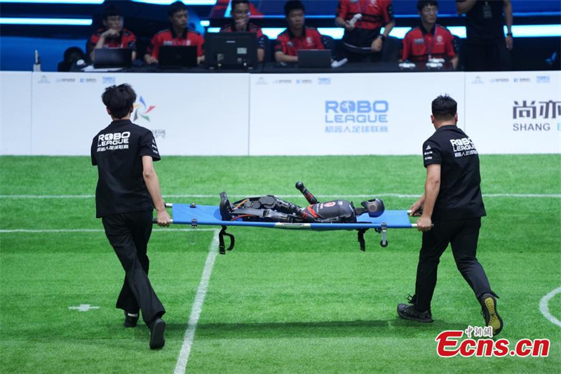 Πρ?το? ποδοσφαιρικ?? αγ?να? ρομπ?τ 3v3 AI στην Κ?να