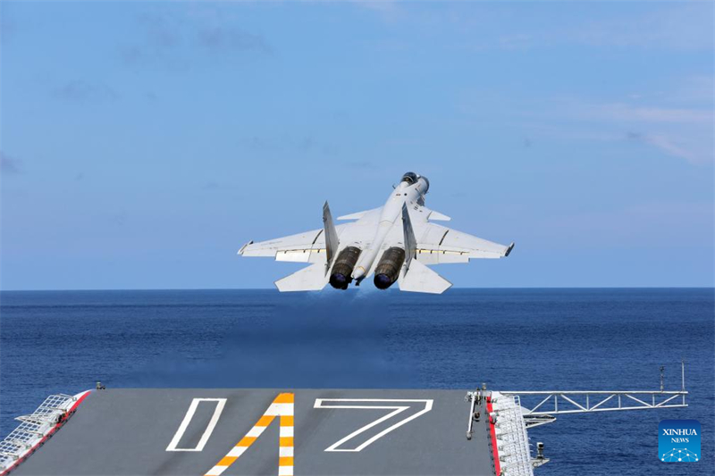 Οι σχηματισμο? αεροπλανοφ?ρων τη? Κ?να? επιστρ?φουν μετ? την ολοκλ?ρωση τη? εκπα?δευση? στην ανοικτ? θ?λασσα