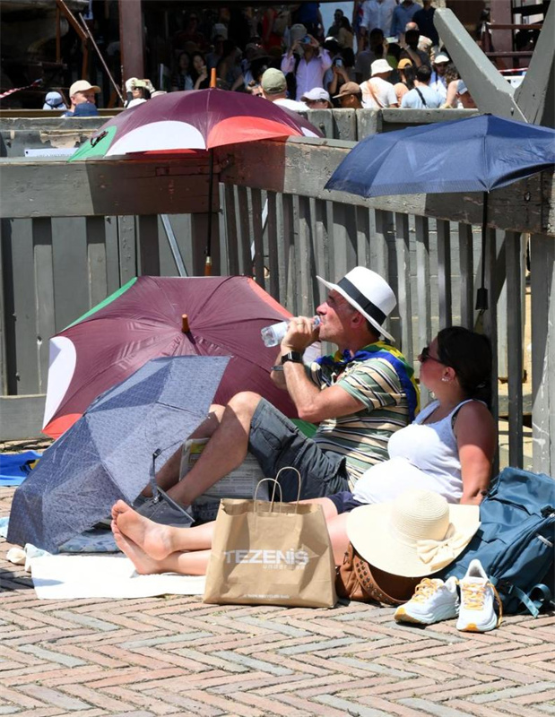 Κα?σωνε? στην Ευρ?πη: Καθημεριν?? πρακτικ?? προσαρμογ?? των πολιτ?ν