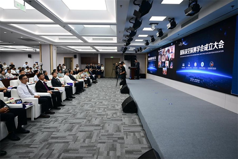 Η Διεθν?? ?νωση για την Εξερε?νηση του Βαθ?ο? Διαστ?ματο? εγκαινι?στηκε στην π?λη Χεφ?ι