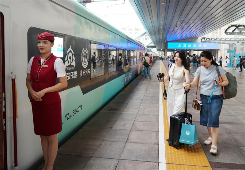 Το πρ?το τρ?νο περι?γηση? στην περιοχ? Πεκ?νου-Τιεντζ?ν-Χεμπ?ι αναχωρε? απ? το Πεκ?νο