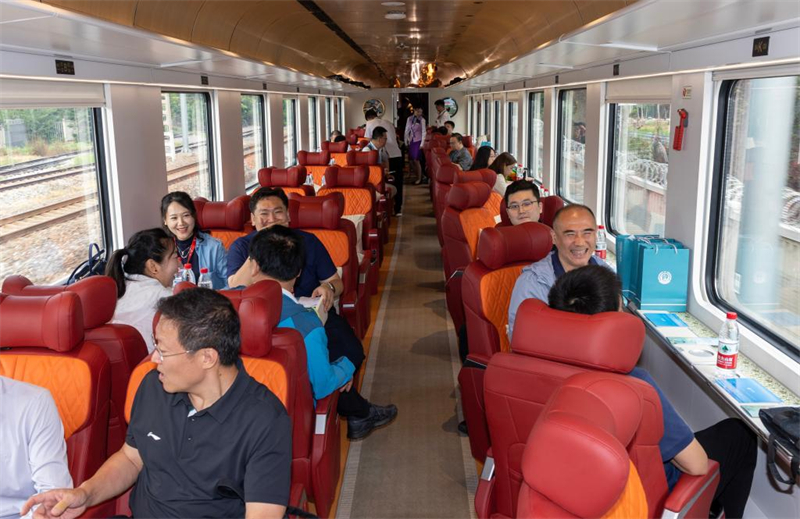 Το πρ?το τρ?νο περι?γηση? στην περιοχ? Πεκ?νου-Τιεντζ?ν-Χεμπ?ι αναχωρε? απ? το Πεκ?νο