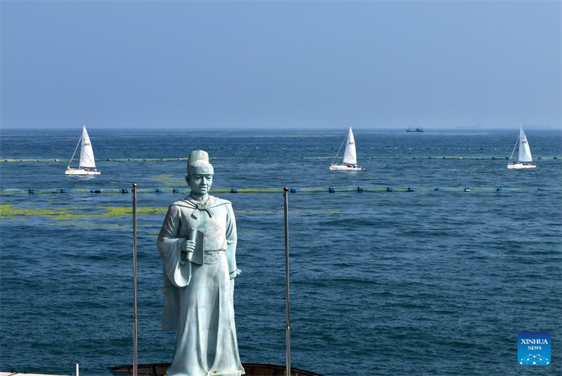 Κρουαζιερ?πλοη εκδ?λωση στην π?λη Τσινγκτ?ο για τον εορτασμ? τη? 20?? επετε?ου τη? καθι?ρωση? τη? Ημ?ρα? τη? Θ?λασσα? τη? Κ?να?