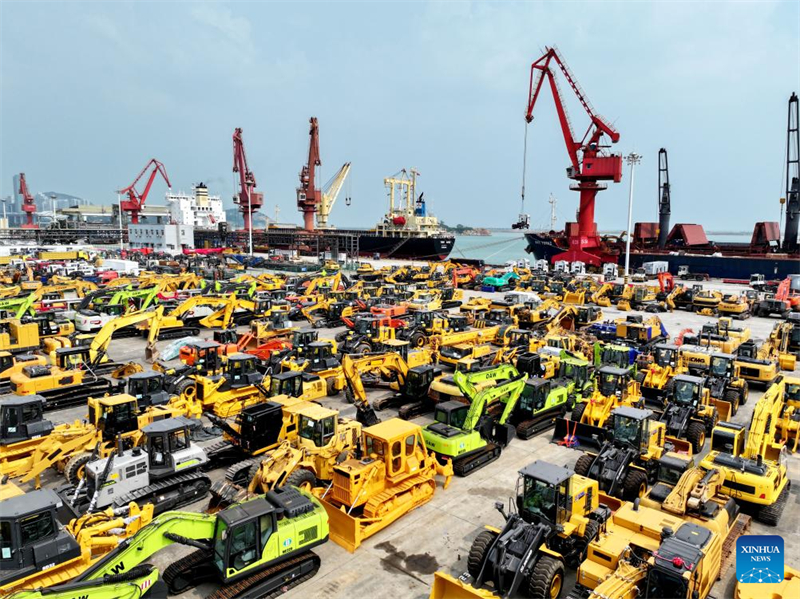 Η ακμ?ζουσα θαλ?σσια οικονομ?α τη? Κ?να? οδηγε? σε βι?σιμη, σταθερ? αν?πτυξη του παγκ?σμιου εμπορ?ου και τη? αν?πτυξη?