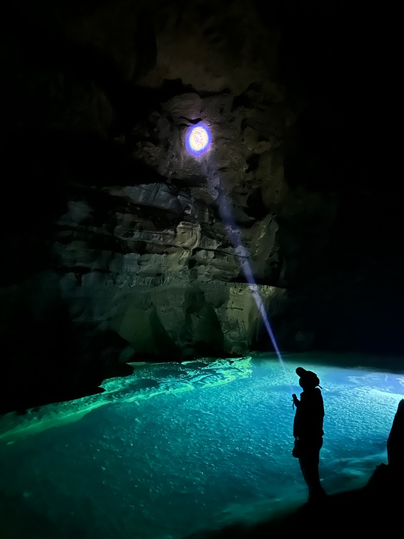 Εξερευν?ντα? τον