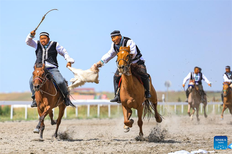Παραστ?σει? και ιππικ? επ?δειξη πραγματοποιο?νται κατ? τη δι?ρκεια του φεστιβ?λ τουρισμο? στην επαρχ?α Σιντζι?νγκ