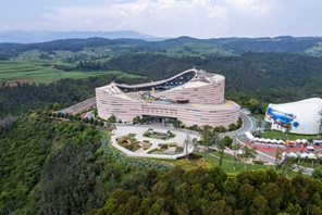 Το μουσε?ο του Απολιθωματοφ?ρου Χ?ρου τη? κομητε?α? Τσενγκτζι?νγκ καταγρ?φει α?ξηση των επισκ?ψεων κατ? τη δι?ρκεια των θεριν?ν διακοπ?ν