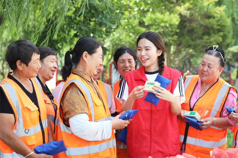 Επαρχ?α Χεμπ?ι: Καλοκαιριν? δροσι? στου? δρ?μου? – Φροντ?δα για του? εργαζ?μενου? σε εξωτερικο?? χ?ρου?