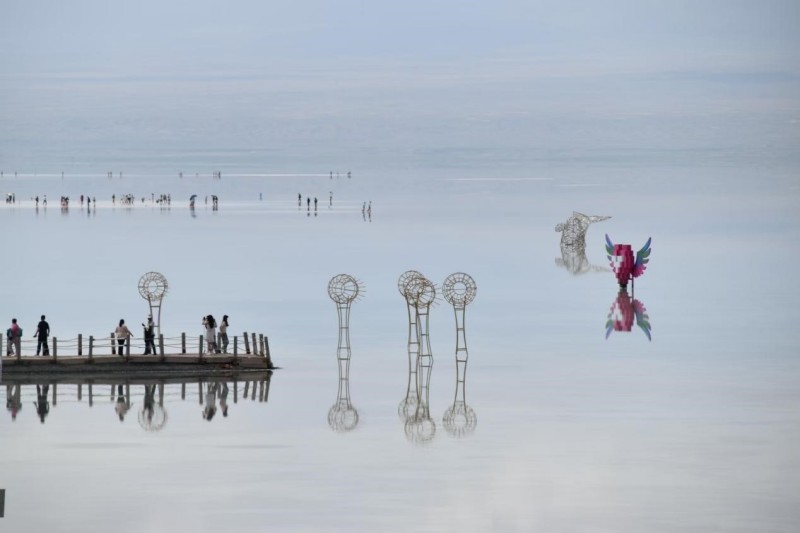 Ο εκπληκτικ?? ?καθρ?φτη? του ουρανο?? τη? Κ?να? γ?νεται π?λο? ?λξη? για του? τουρ?στε?