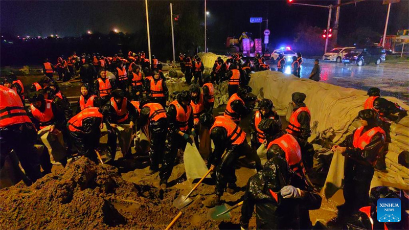Κιν?ζικα στρατε?ματα συμμετ?χουν στι? προσπ?θειε? ανακο?φιση? απ? τι? καταστροφ?? στι? πληγε?σε? απ? τι? πλημμ?ρε? περιοχ?? τη? Κ?να?