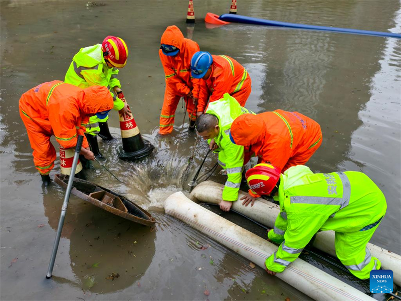 Οι επαρχ?ε? τη? Ανατολικ?? Κ?να? ενισχ?ουν την πρ?ληψη καταστροφ?ν για τον τυφ?να Co-May