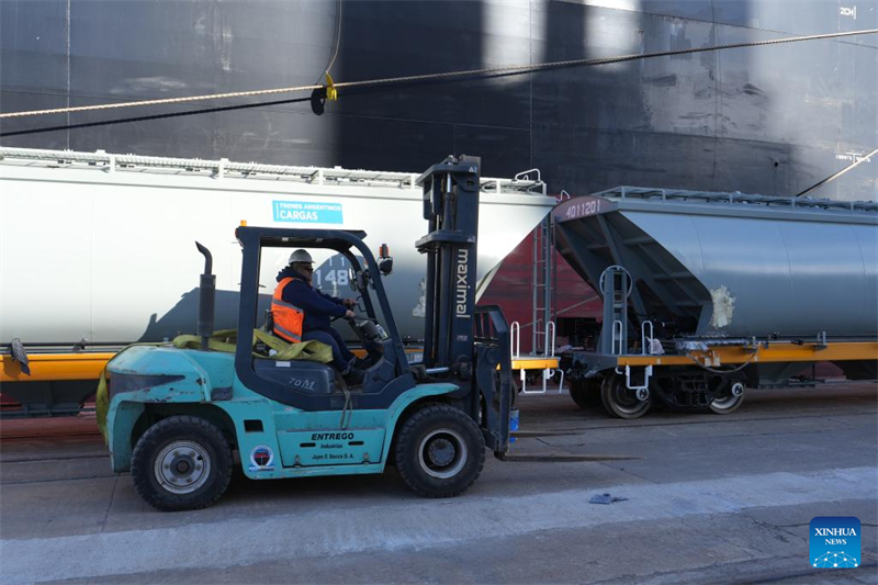 Τα κινεζικ?? κατασκευ?? βαγ?νια σιτηρ?ν φτ?νουν στο Μπου?νο? ?ιρε?