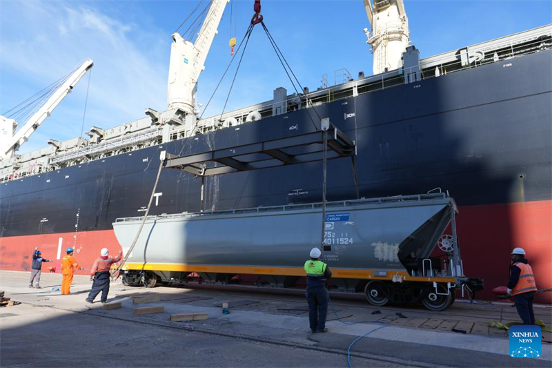 Τα κινεζικ?? κατασκευ?? βαγ?νια σιτηρ?ν φτ?νουν στο Μπου?νο? ?ιρε?