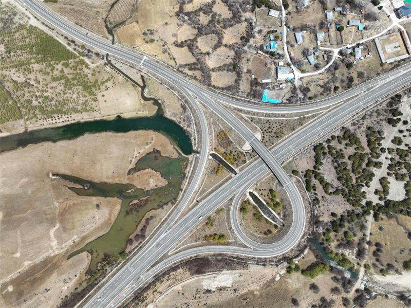 Το ολοκληρωμ?νο δ?κτυο μεταφορ?ν ενισχ?ει την αν?πτυξη στην Αυτ?νομη Περιοχ? Σιτζ?νγκ