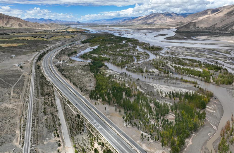 Το ολοκληρωμ?νο δ?κτυο μεταφορ?ν ενισχ?ει την αν?πτυξη στην Αυτ?νομη Περιοχ? Σιτζ?νγκ