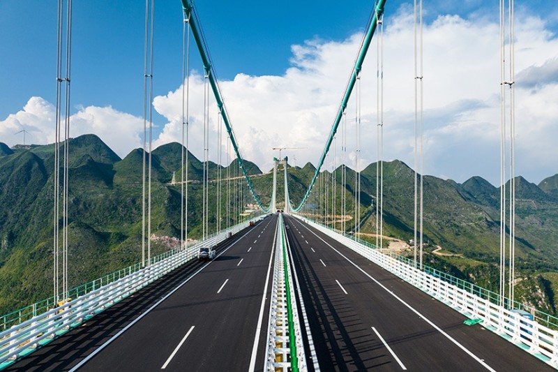 Στην?Κ?να ?χει ολοκληρωθε? σε ποσοστ? ?νω του 98% η κατασκευ? τη? υψηλ?τερη? γ?φυρα? στον κ?σμο