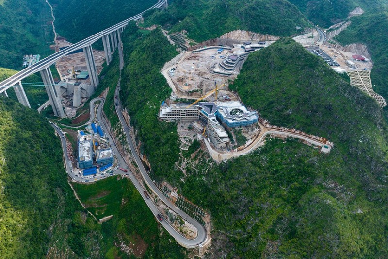 Στην?Κ?να ?χει ολοκληρωθε? σε ποσοστ? ?νω του 98% η κατασκευ? τη? υψηλ?τερη? γ?φυρα? στον κ?σμο