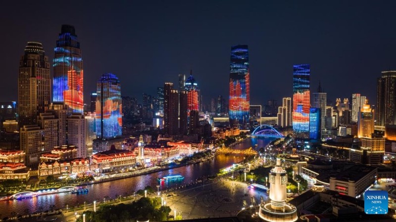 Νυχτεριν? θ?α κατ? μ?κο? του ποταμο? Χα?χ? στην π?λη Τιεντζ?ν τη? Κ?να?