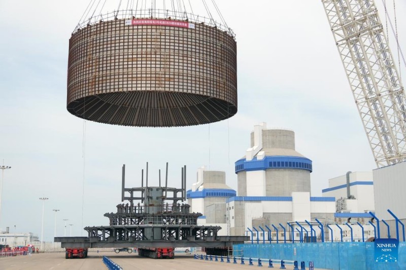 Το συγκρ?τημα CB20 για τη 3η μον?δα του πυρηνικο? σταθμο? Χα?γι?νγκ ανυψ?θηκε και τοποθετ?θηκε στην ανατολικ? Κ?να