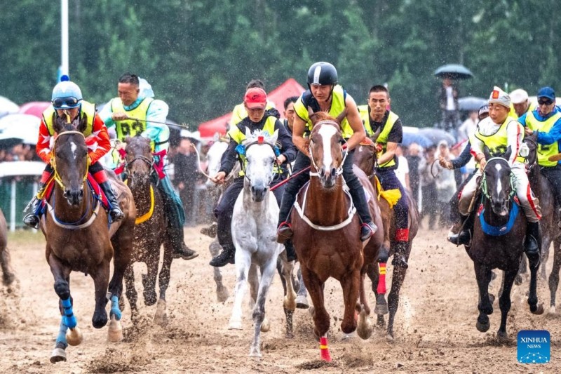 Το φεστιβ?λ Ναντ?μ ξεκιν? στην Εσωτερικ? Μογγολ?α τη? Β?ρεια? Κ?να?