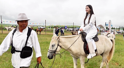 Ευρωπα?οι ακαδημα?κο? και ινφλου?νσερ? των κοινωνικ?ν μ?σων δικτ?ωση? βι?νουν την ομορφι? τη? πρ?σινη? αν?πτυξη? στα λιβ?δια