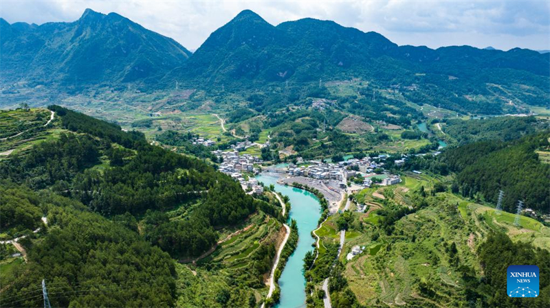 Οι τουρ?στε? διασκεδ?ζουν στην επαρχ?α Γκουε?τζ?ου