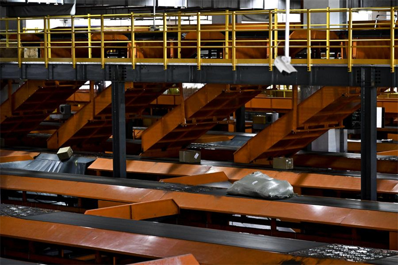 Η φωτογραφ?α δε?χνει το εσωτερικ? εν?? κ?ντρου μεταφορ?? logistics στην π?λη Σανγκρ?ο (Shangrao) τη? επαρχ?α? Τζιανγκσ?.