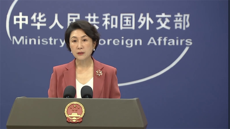 Η εκπρ?σωπο? του κινεζικο? υπουργε?ου Εξωτερικ?ν, Μ?ο Νινγκ, μιλ?ει κατ? τη δι?ρκεια συν?ντευξη? Τ?που, στο Πεκ?νο, πρωτε?ουσα τη? Κ?να?, στι? 18 Αυγο?στου 2025. (Φωτογραφ?α / CMG)