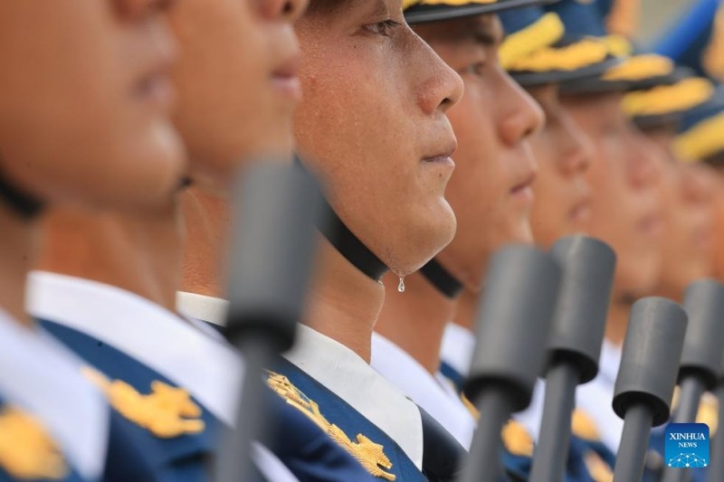 Οι συμμετ?χοντε? προετοιμ?ζονται για την επερχ?μενη στρατιωτικ? παρ?λαση τη? Ημ?ρα? Ν?κη? στο Πεκ?νο