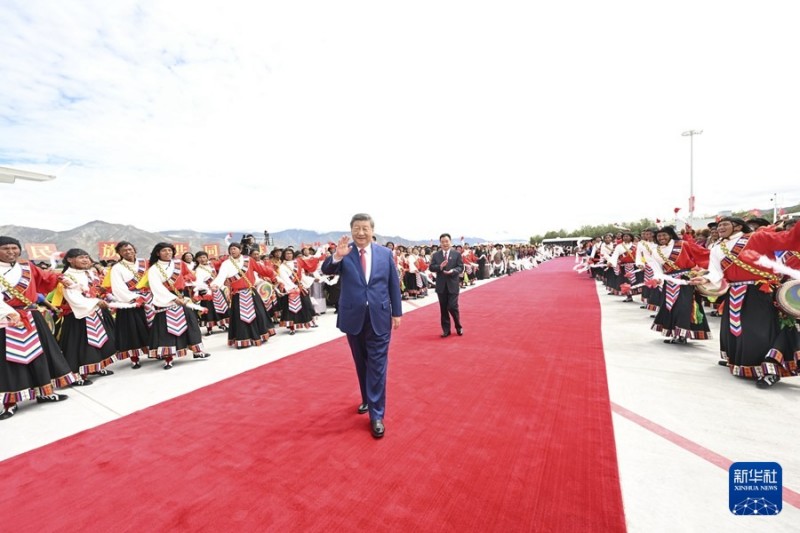 Ο Πρ?εδρο? Σι αναχωρε? απ? την Αυτ?νομη Περιοχ? Σιζ?νγκ μετ? την παρακολο?θηση των εορτασμ?ν για την 60? επ?τειο