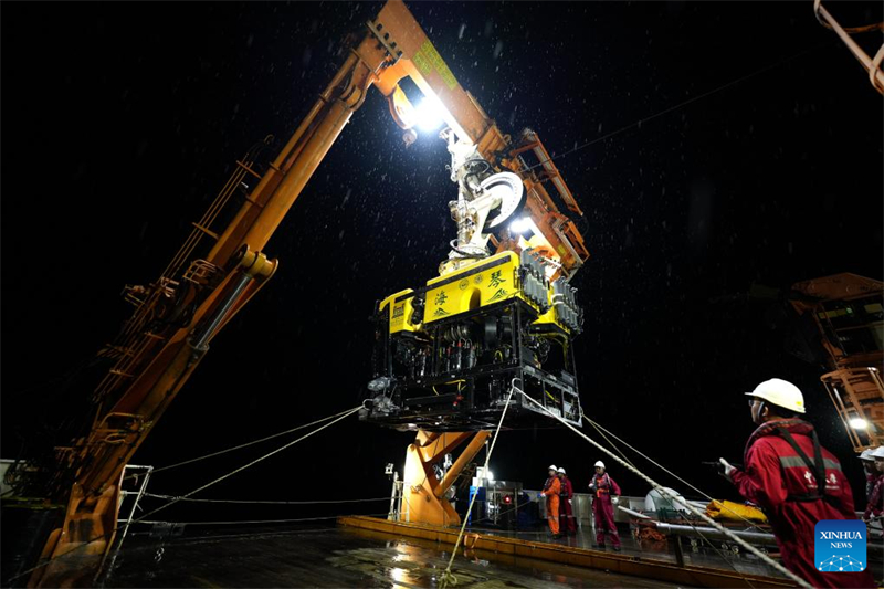 Το ν?ο εξερευνητικ? σκ?φο? βαθι?? θ?λασσα? τη? Κ?να? Χα?τσ?ν ολοκληρ?νει αποστολ? στη Θ?λασσα τη? Ν?τια? Κ?να?