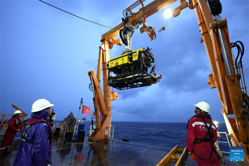 Το ν?ο εξερευνητικ? σκ?φο? βαθι?? θ?λασσα? τη? Κ?να? Χα?τσ?ν ολοκληρ?νει αποστολ? στη Θ?λασσα τη? Ν?τια? Κ?να?