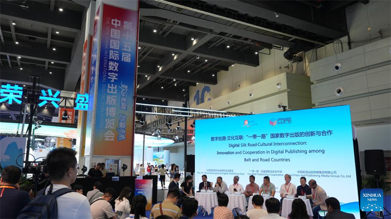 Κ?σμο? επισκ?πτεται την 15η Διεθν? ?κθεση Ψηφιακ?ν Εκδ?σεων τη? Κ?να? στην π?λη Τζενγκτζ?ου τη? επαρχ?α? Χεν?ν, στι? 28 Αυγο?στου του 2025. (Φωτογραφ?α / Xinhua)