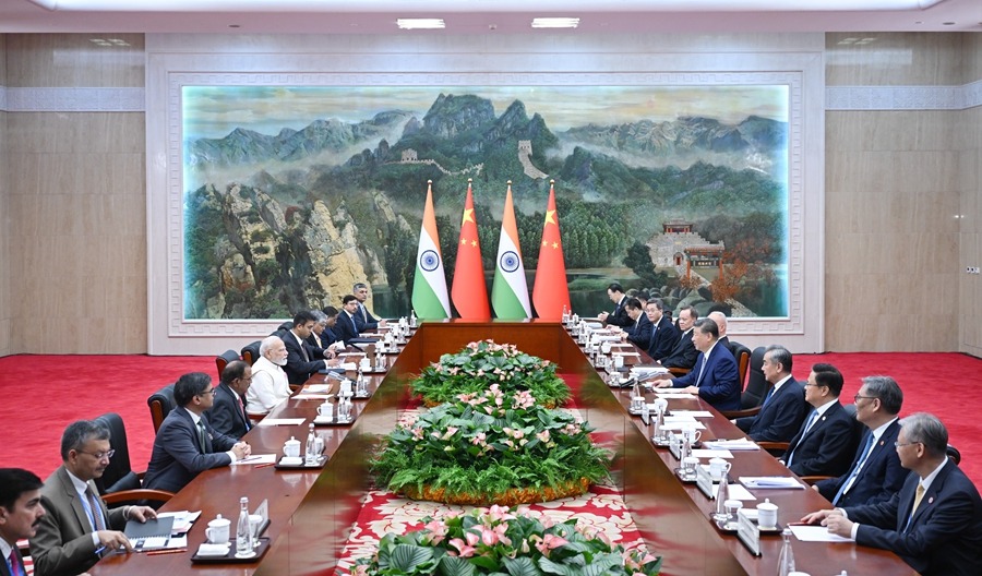 Ο Κιν?ζο? Πρ?εδρο? συναντ?θηκε με τον πρωθυπουργ? τη? Ινδ?α?