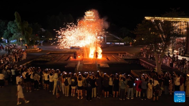 Η ?υλη πολιτιστικ? κληρονομι? τροφοδοτε? την α?ξηση του καλοκαιρινο? τουρισμο? στην επαρχ?α Ανχου?ι τη? Κ?να?