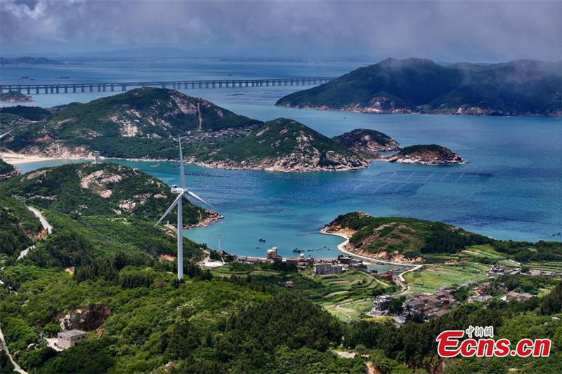 Αεροφωτογραφ?α που ελ?φθη στι? 25 Αυγο?στου 2025 δε?χνει το ?μορφο τοπ?ο του νησιο? Πινγκτ?ν στην επαρχ?α Φουτζι?ν τη? νοτιοανατολικ?? Κ?να?. (Φωτογραφ?α / China News Service)
