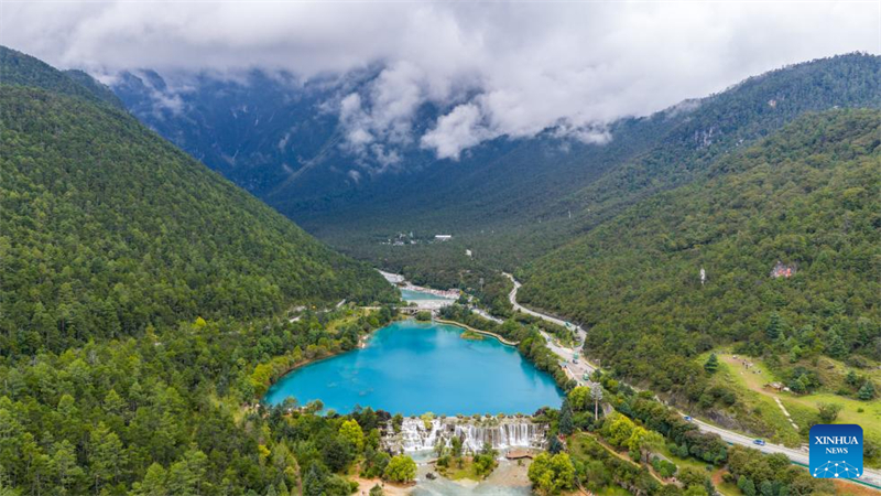 Αεροφωτογραφ?α που τραβ?χτηκε στι? 8 Σεπτεμβρ?ου του 2025 δε?χνει το τοπ?ο τη? Κοιλ?δα? Λανγιου?, στην π?λη Λιτζι?νγκ τη? επαρχ?α? Γιουν?ν. (Φωτογραφ?α / Xinhua)