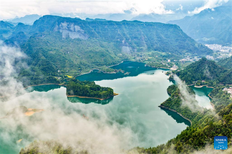Αεροφωτογραφ?α που τραβ?χτηκε στι? 9 Σεπτεμβρ?ου του 2025 δε?χνει το φυσικ? καταφ?γιο του Υγροτ?που Σιαονανχ?ι (Xiaonanhai) στο δ?μο Τσονγκτσ?νγκ. (Φωτογραφ?α / Xinhua)